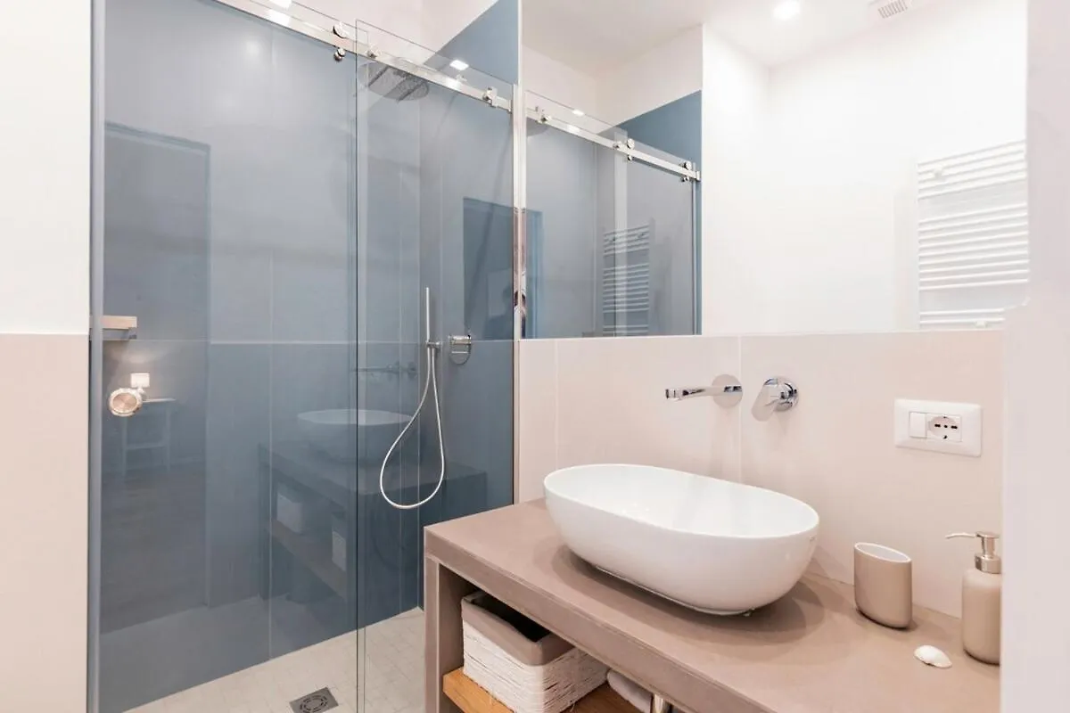 Homeby, Casa Isella ميلان