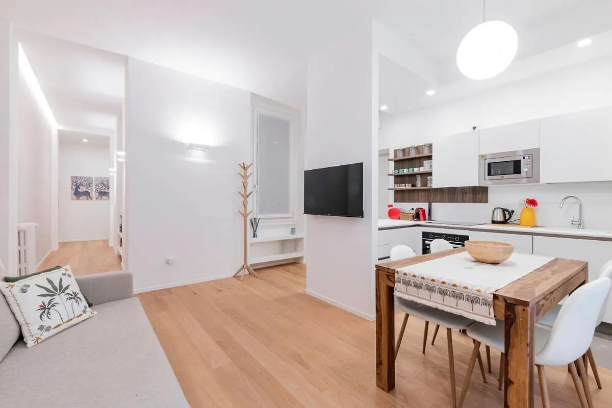 Homeby, Casa Isella ميلان